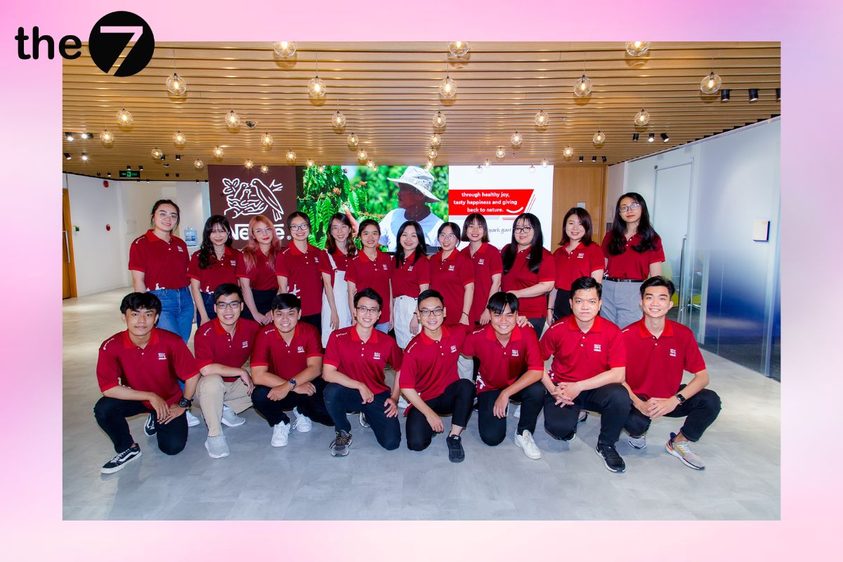 Yếu tố People trong đề cập đến những cá nhân có ảnh hưởng đến chiến lược Marketing Mix