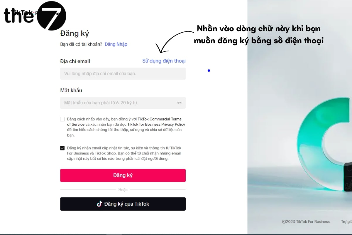 Bấm vào dòng chữ “Sử dụng điện thoại” phía góc phải và điền số điện thoại ở ô đầu tiên