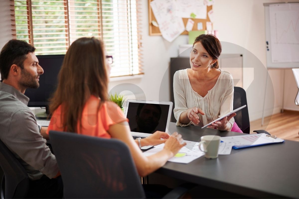 Rủi ro của cấu trúc lại thương hiệu có thể là mất khách hàng trung thành và giảm giá trị thương hiệu